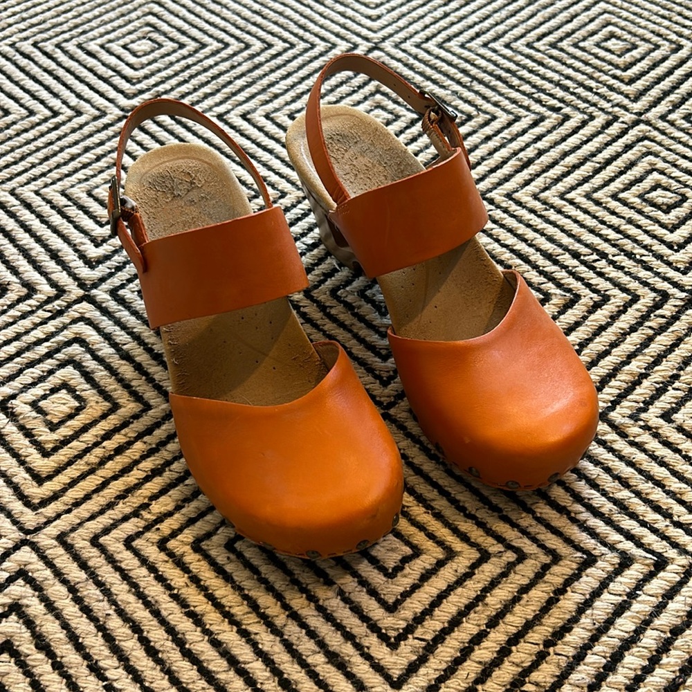 Dansko Thea Clog in Burnt Orange Sz 37